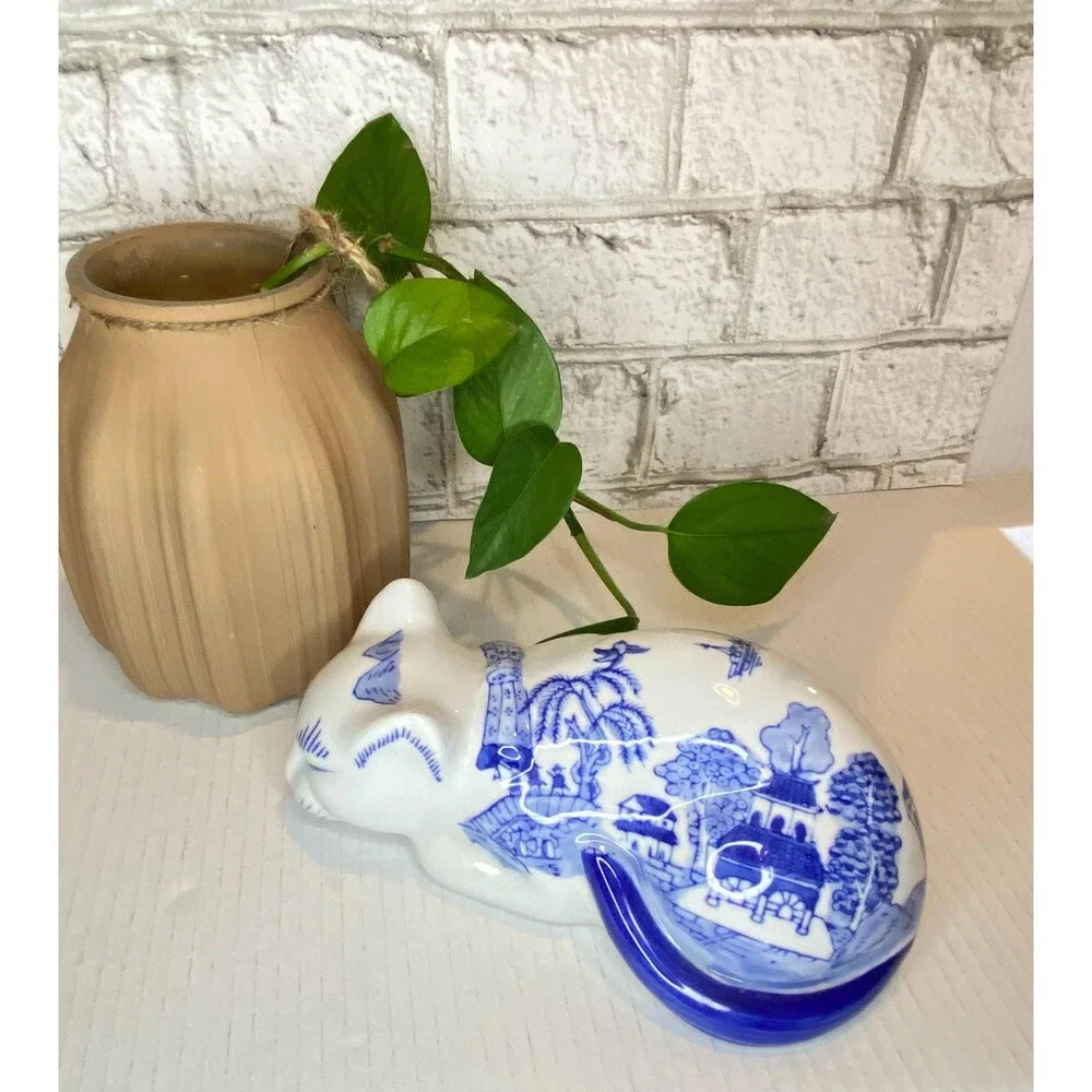 Vintage Blue Willow Chinoiserie Sleeping Cat